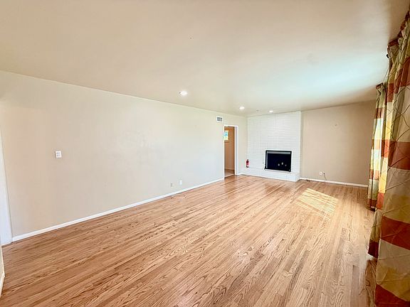 4th image of 938 W Granada Ct