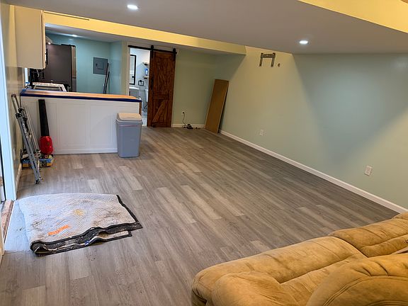 5th image of 114 N Moore St #2