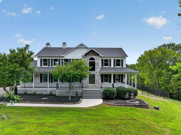 5716 Pioneer Ridge Ln, Lawrenceburg, IN 47025