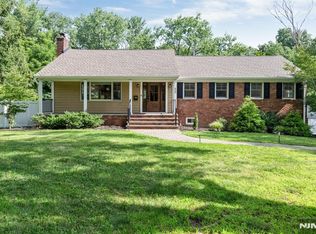 425 Clinton Ave, Wyckoff, NJ 07481
