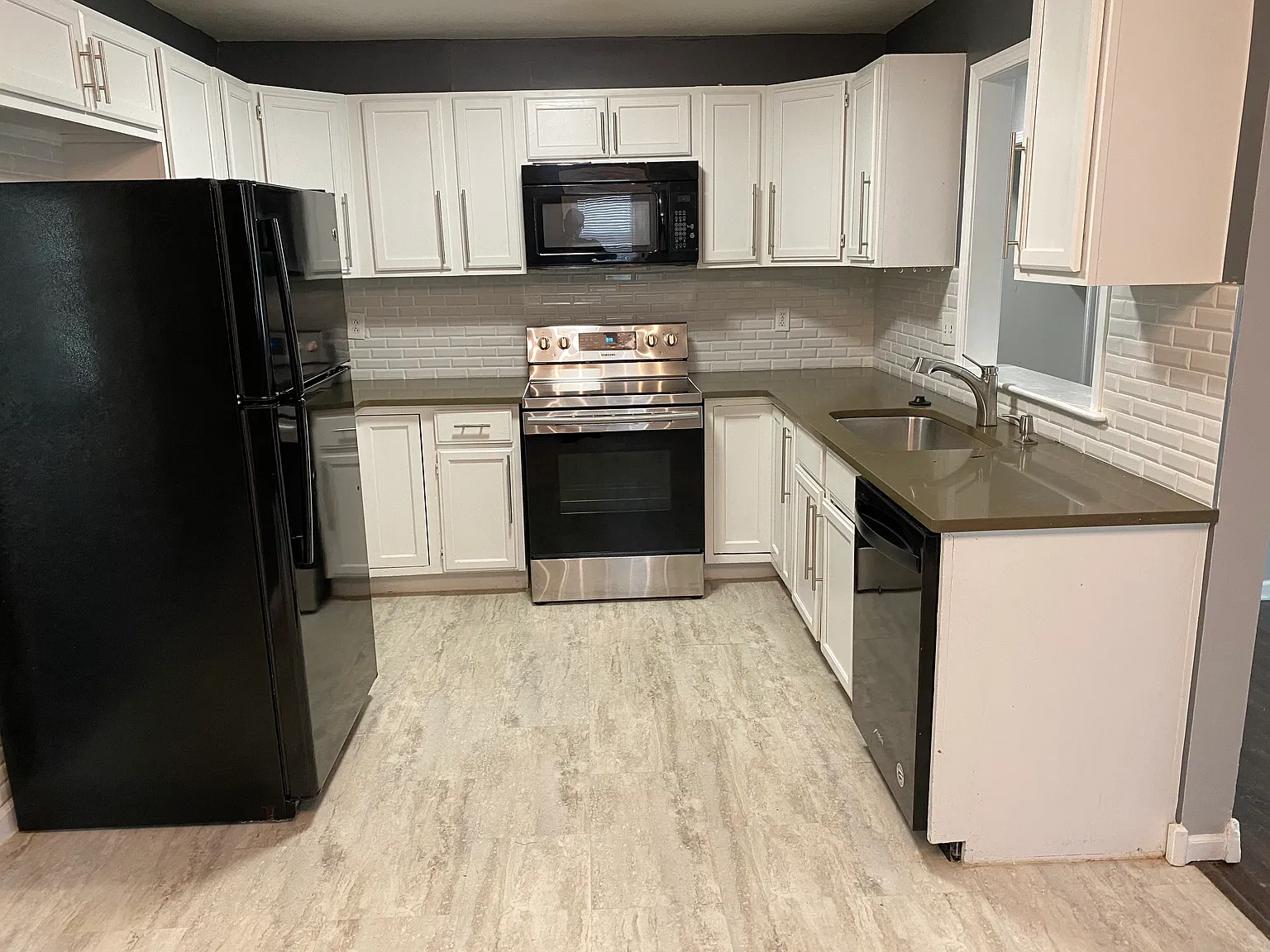 3 bed, 1363 sqft, $1,425 — Photo 4
