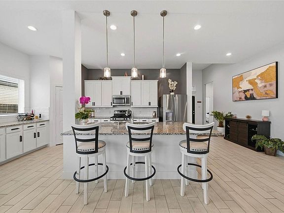 4th image of 4512 Bartagrass Dr