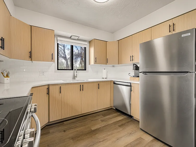 435 W Main St — Photo 9