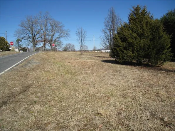 21 Wellman Rd, Hiddenite, NC 28636