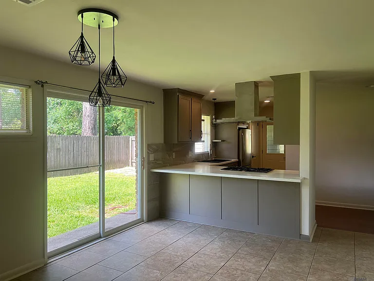 8082 Sholar Dr — Photo 10