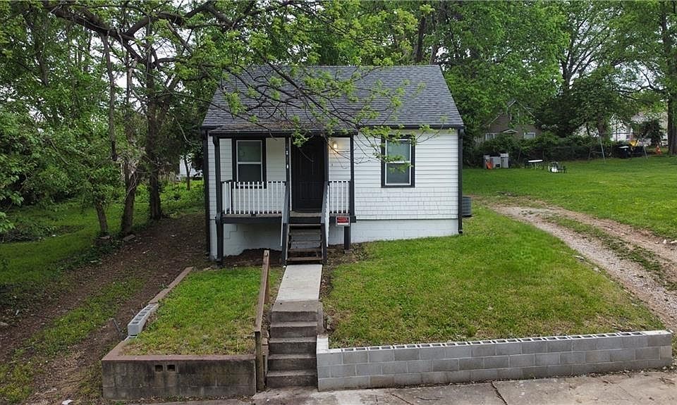 1st image of 2810 Elmwood Ave