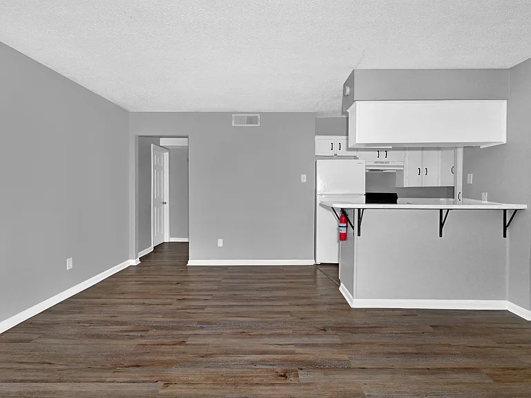 Carolyn Court Apartments — Photo 25