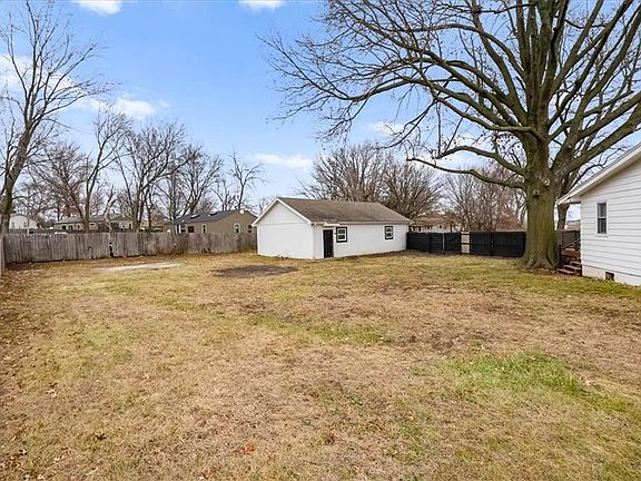 2nd image of 3636 SW Crane Rd