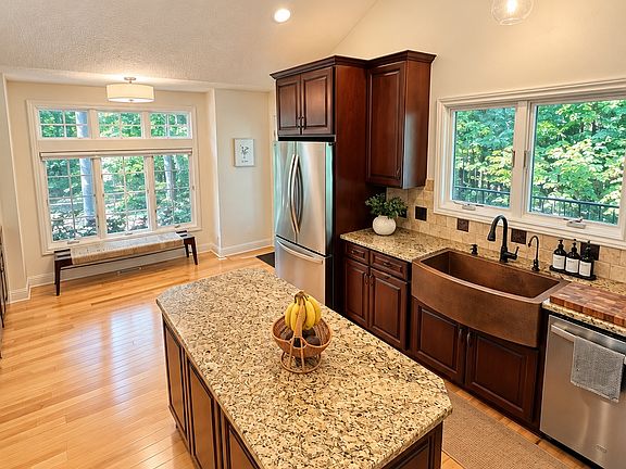 5th image of 8940 Sunset Cir
