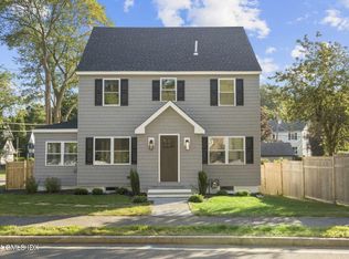 14 Sinawoy Rd, Cos Cob, CT 06807