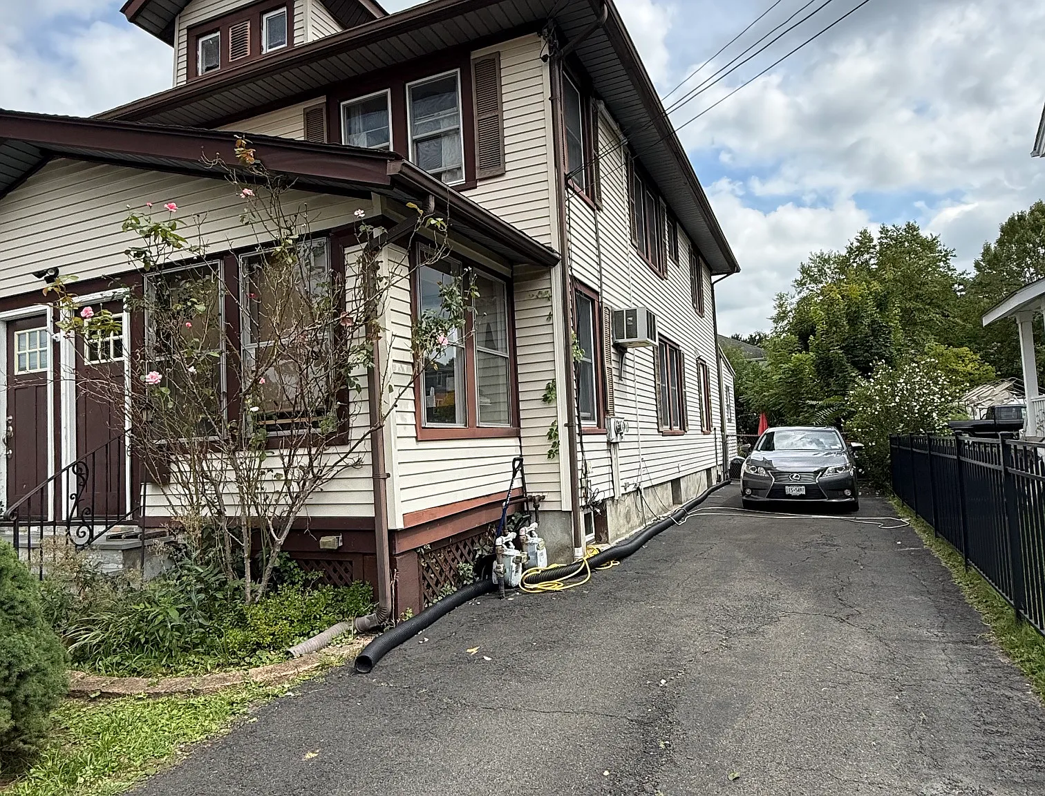 3 bed, 1400 sqft, $3,850 — Photo 2