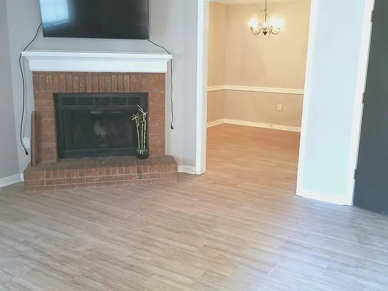 202 Bent Creek Cir S — Photo 2