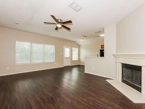 3rd image of 2736 Cochran Way