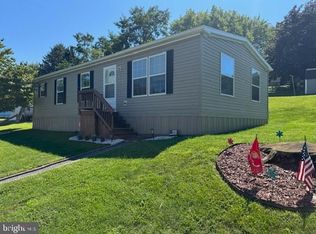 708 Primrose Ln, Ephrata, PA 17522