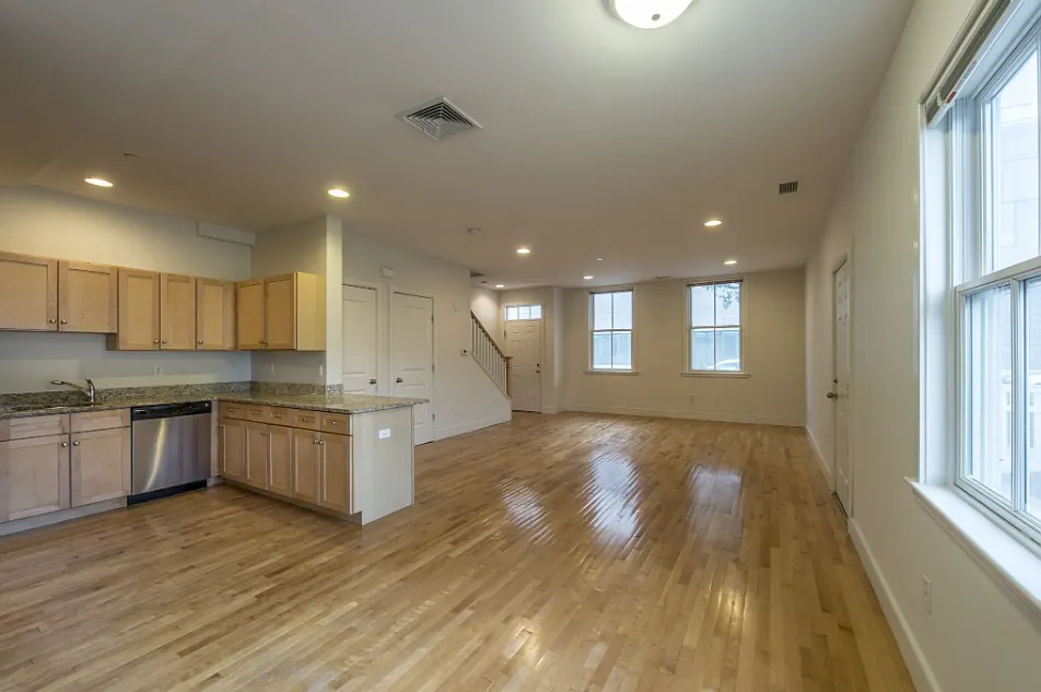 Building Photo - 111 2nd St #110