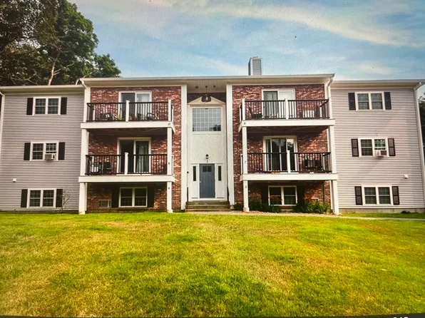 1 Chapel Hill Dr APT 4, Plymouth, MA 02360