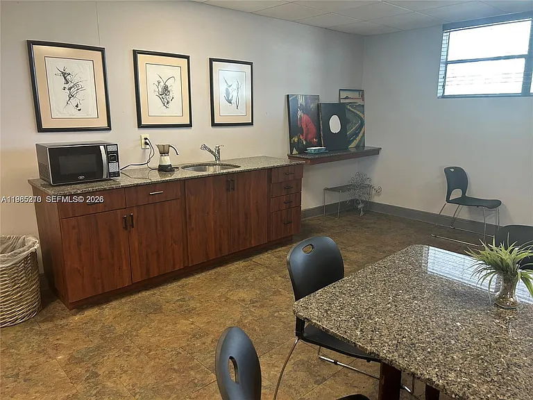 400 Leslie Dr #308 — Photo 27