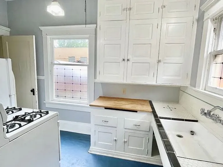 Lovely 1+ Bedroom Apt in Old-Portland Building off of Hawthorne — Photo 17