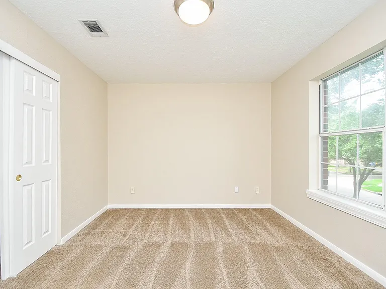 215 Windrift Ct — Photo 28