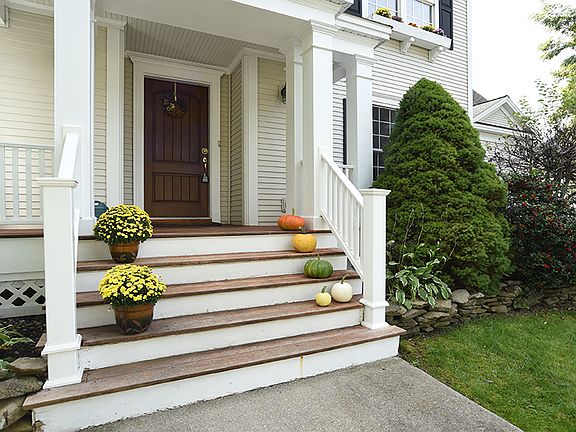 4th image of 60 Waterview Dr