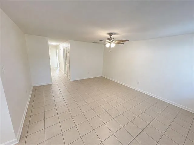 2604 Longwood Dr — Photo 2