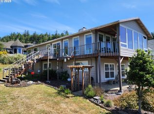 220 8th St, Port Orford, OR