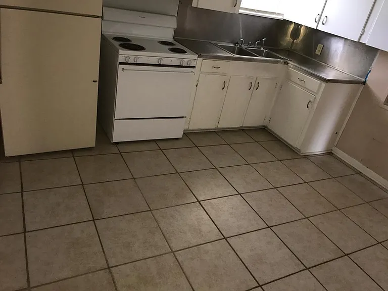 3219 Stafford Ave — Photo 8
