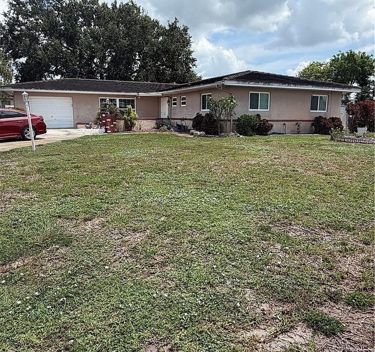 1st image of 225 Lake Dr