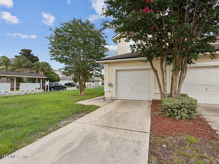 574 Southbranch Dr — Photo 3