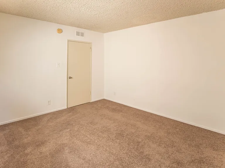 963 S Barrington Ave #7 — Photo 8