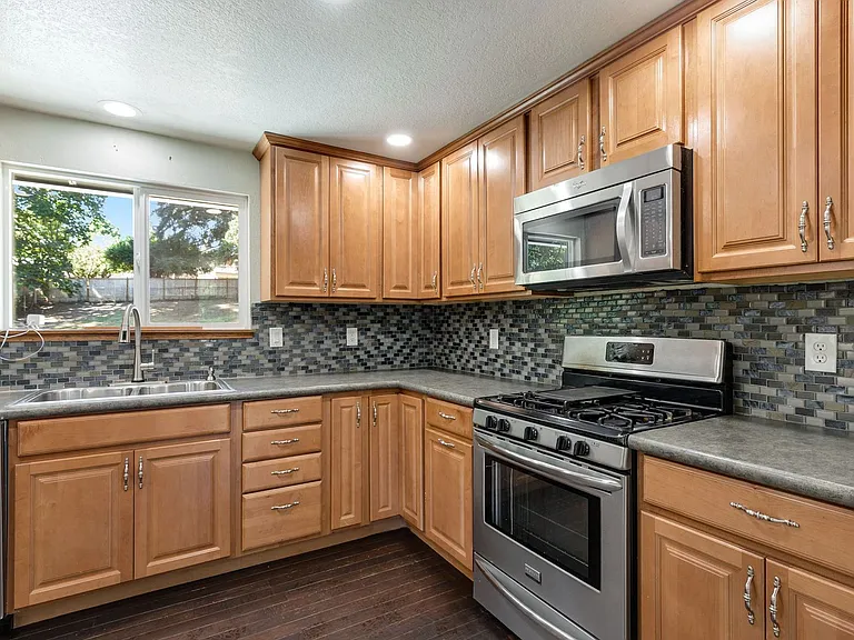 8620 Shadow Wood Dr — Photo 4