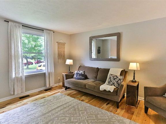 5th image of 1326 Carol Dr