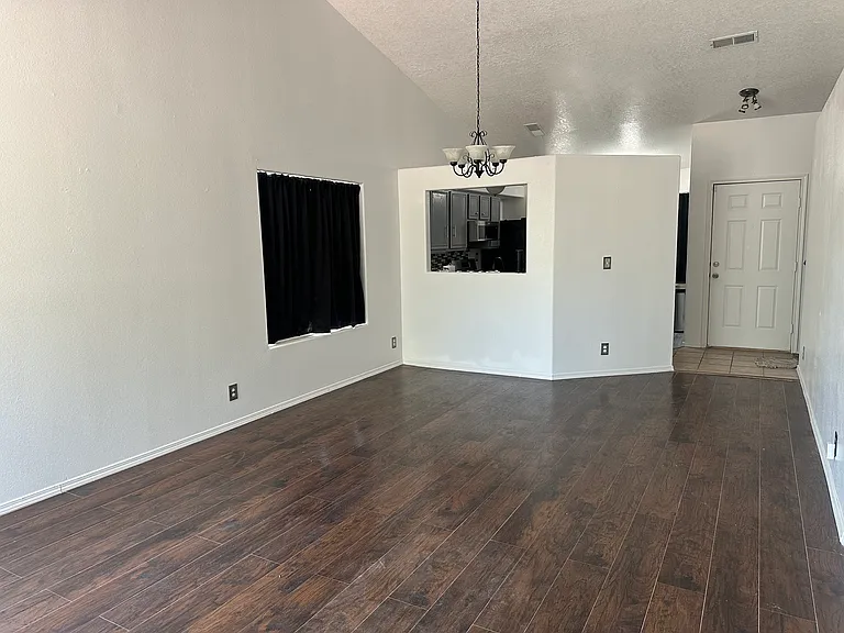 1120 Avenida Las Vistas NW — Photo 3