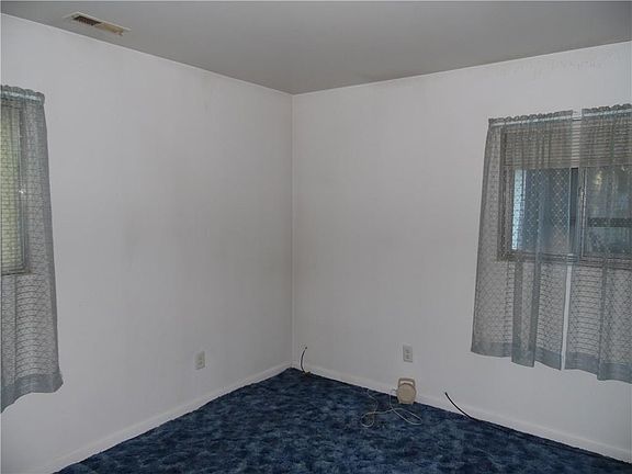 5th image of 519 Eberhart Dr