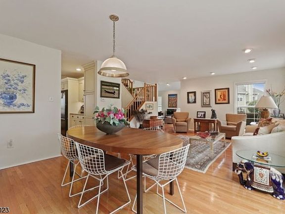 3rd image of 112 Coccio Dr