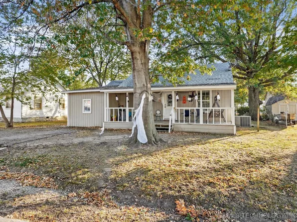 303 N Sawyer St, Pryor, OK 74361