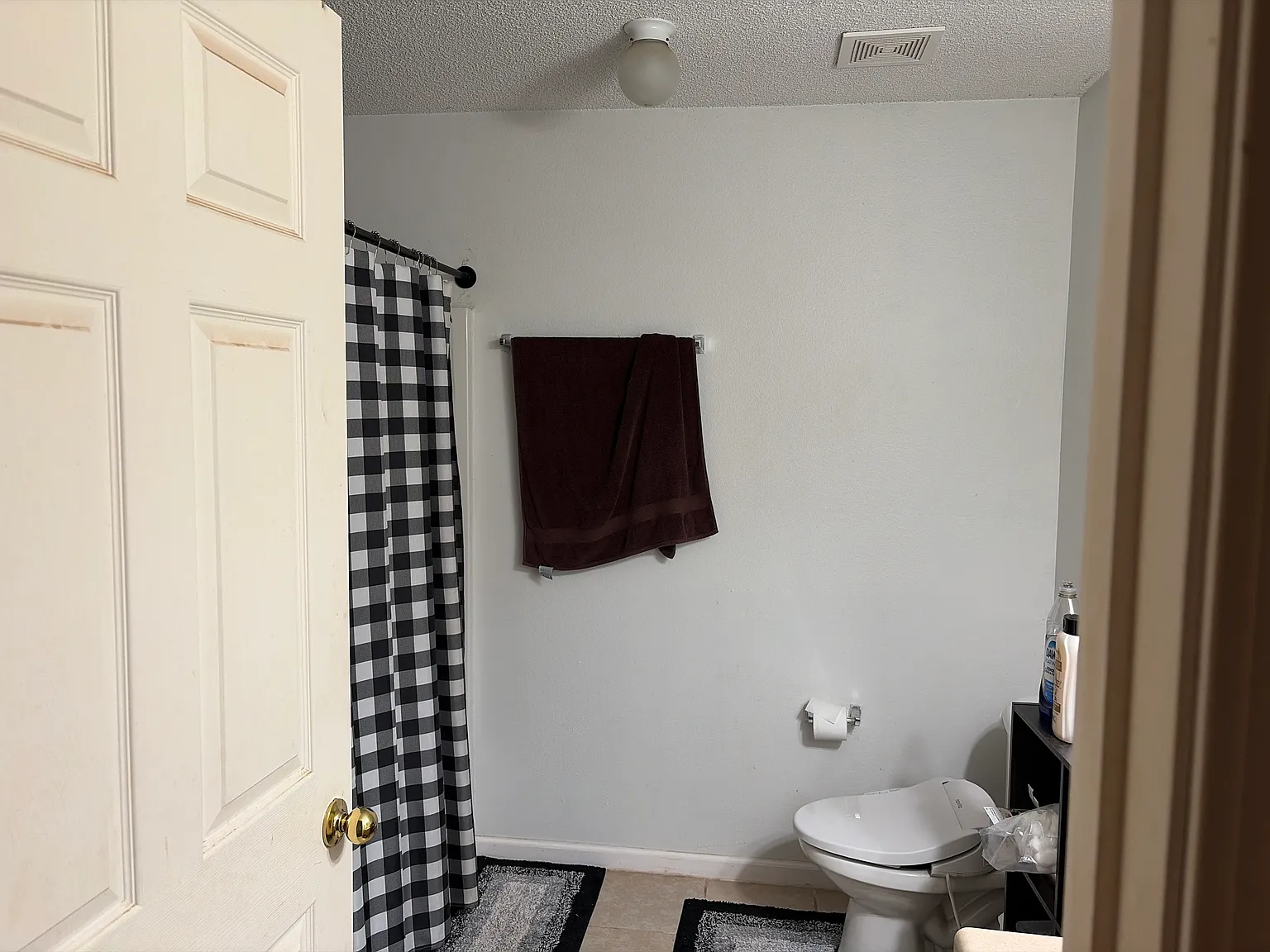 3 bed, 1090 sqft, $1,950 — Photo 4