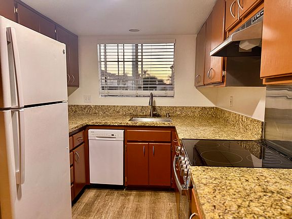 4th image of 23286 La Mar APT A