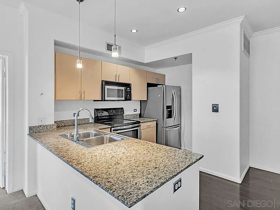 5th image of 1642 7th Ave Unit 321