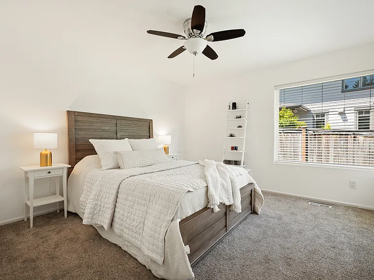 3089 W Lake Sammamish Pkwy NE — Photo 11