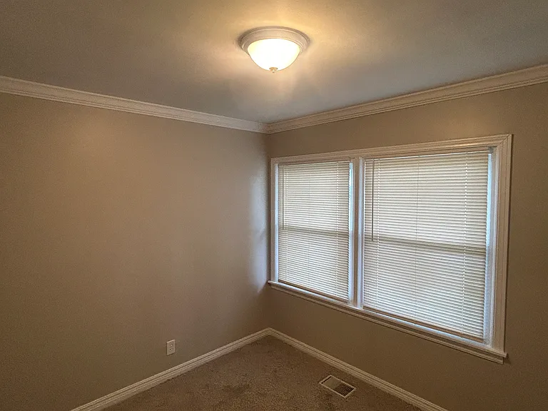 3519 S Sandusky Ave — Photo 10
