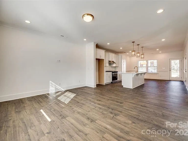 1237 Eastway Dr — Photo 11