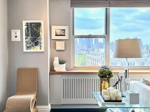 573 Grand Street image 3 of 19