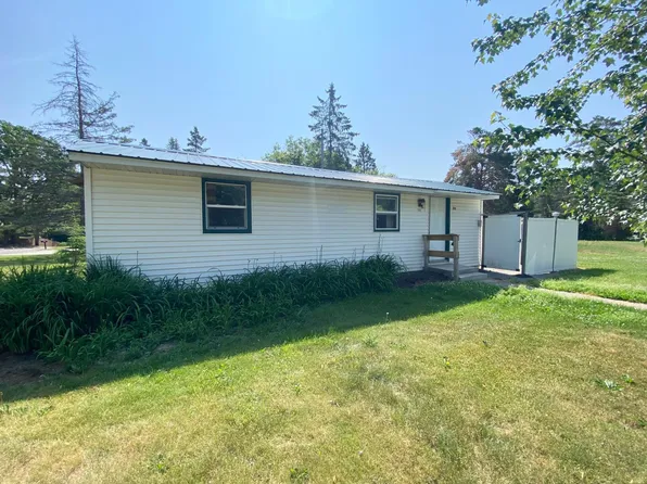 210 Grant Ave S, Sandstone, MN 55072