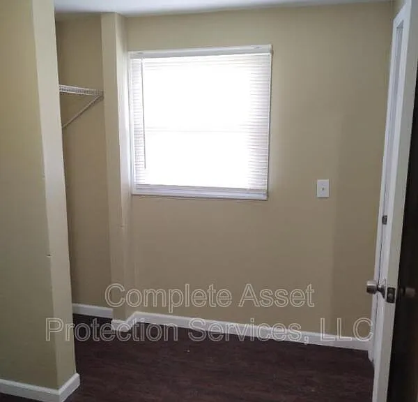 306 Cable St — Photo 4