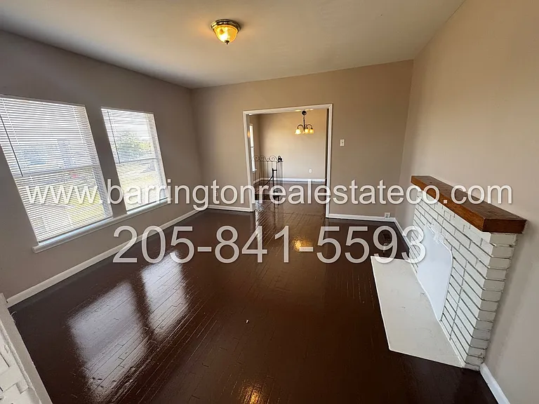 1025 Columbia St — Photo 3