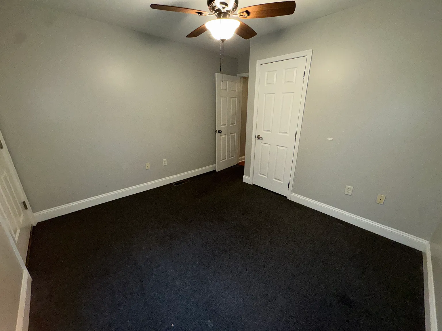 3 bed, 1050 sqft, $1,550 — Photo 3