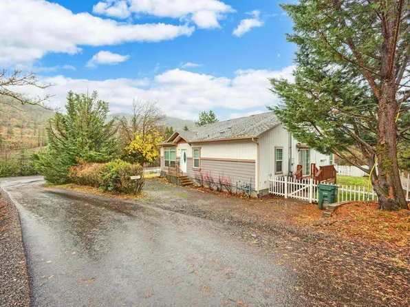 22761 Highway 62, Shady Cove, OR 97539