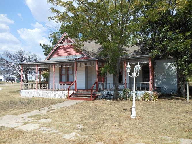 1580 Sq. Ft. on Corner Lot