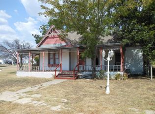 162 N 6th St, Walnut Springs, TX 76690